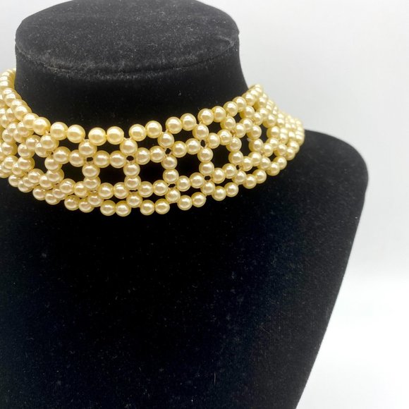 1940s Vintage Faux Pearl Choker Necklace - Stretchy - Picture 3 of 4